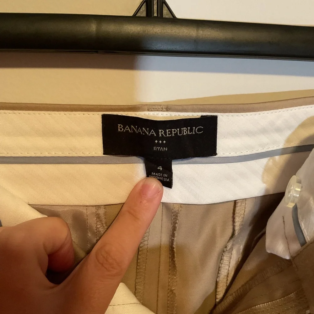 Banana Republic Woman’s Khaki Chinos - Picture 3 of 3